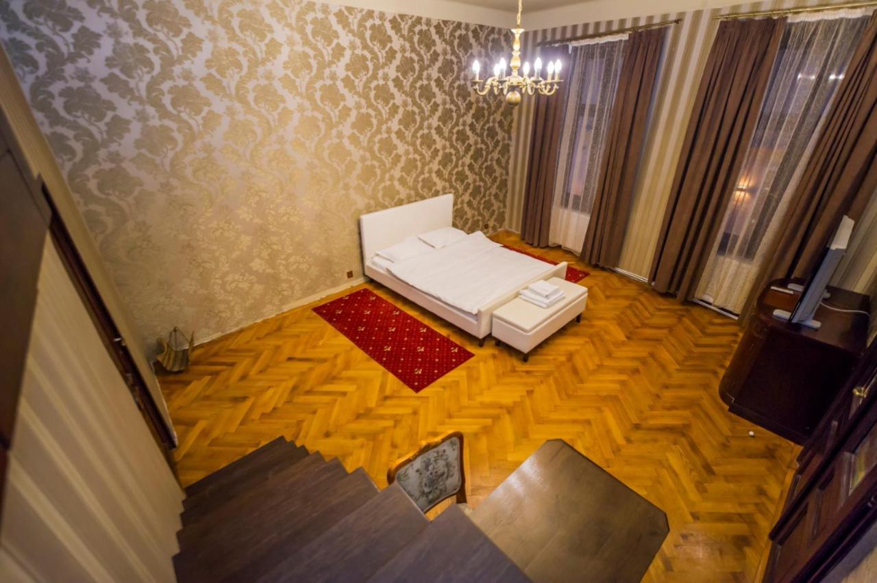 Aristocrat Vintage Apartment Braşov Esterno foto