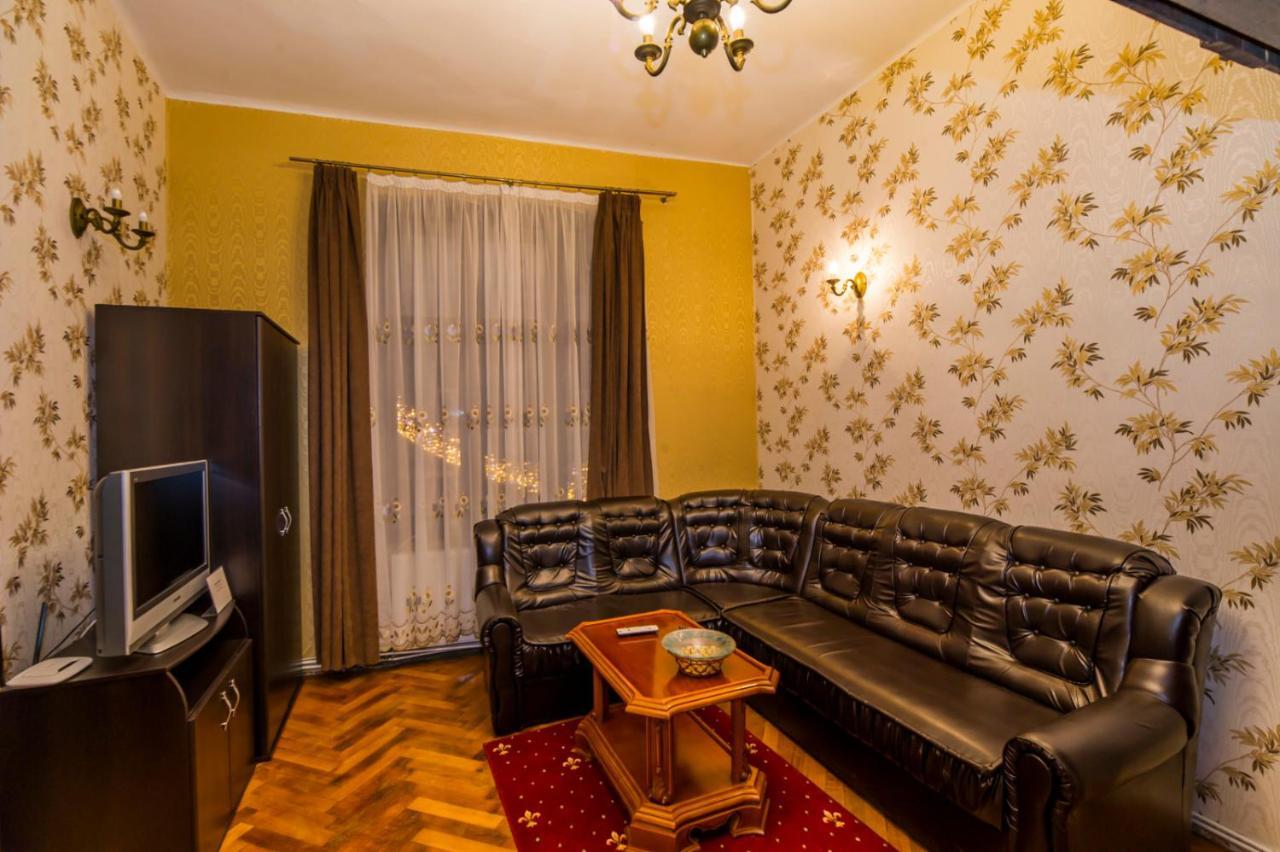 Aristocrat Vintage Apartment Braşov Esterno foto