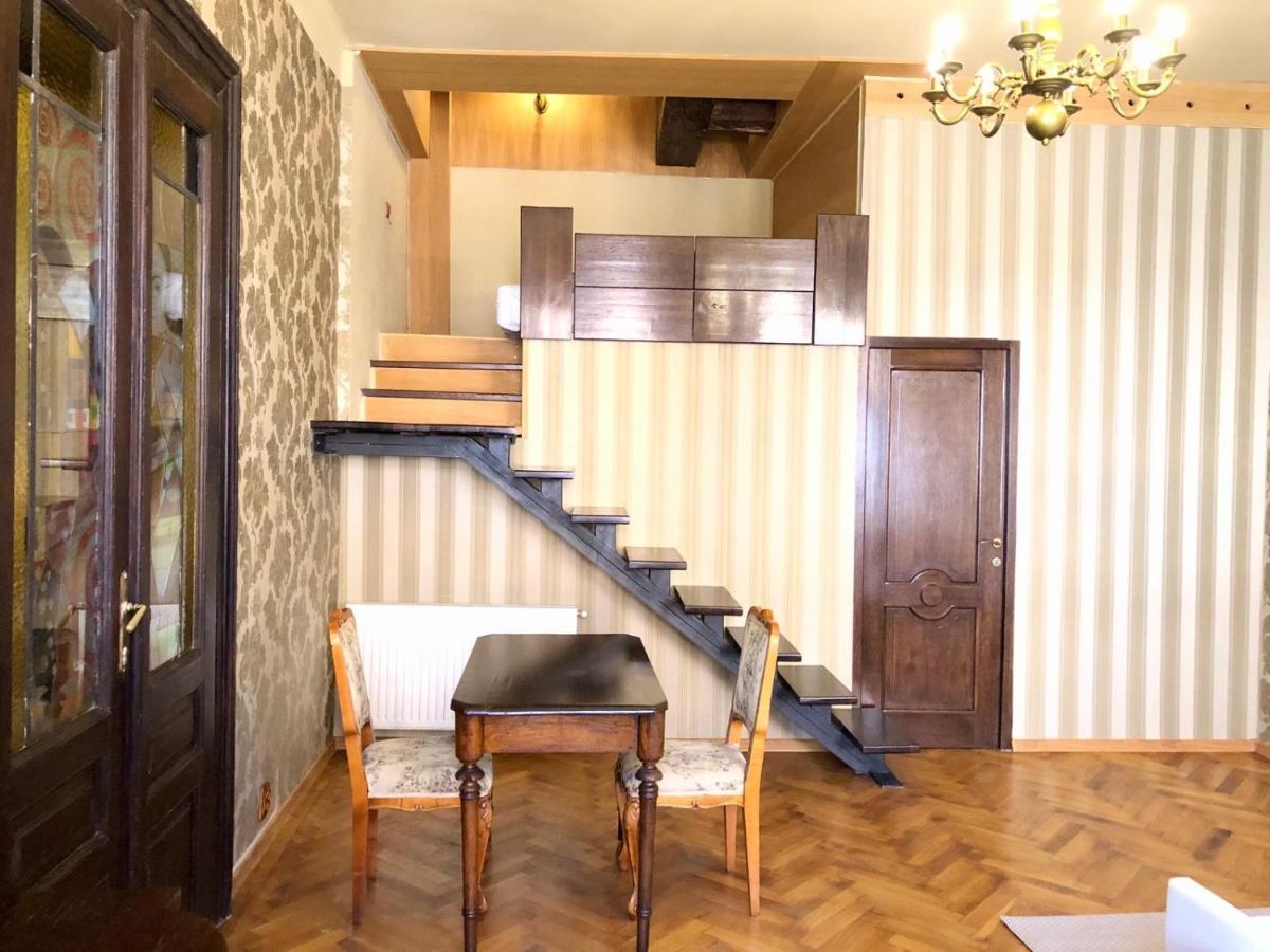 Aristocrat Vintage Apartment Braşov Esterno foto
