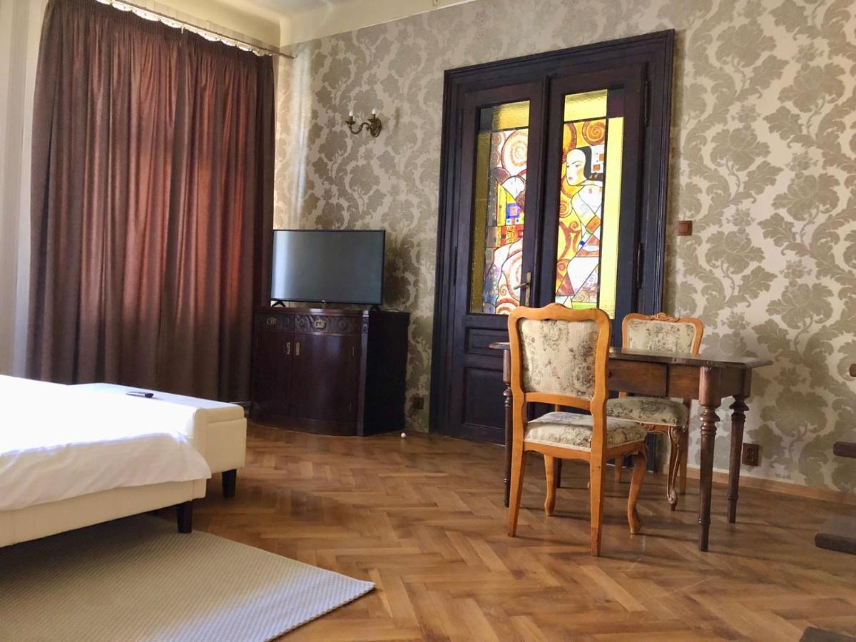 Aristocrat Vintage Apartment Braşov Esterno foto