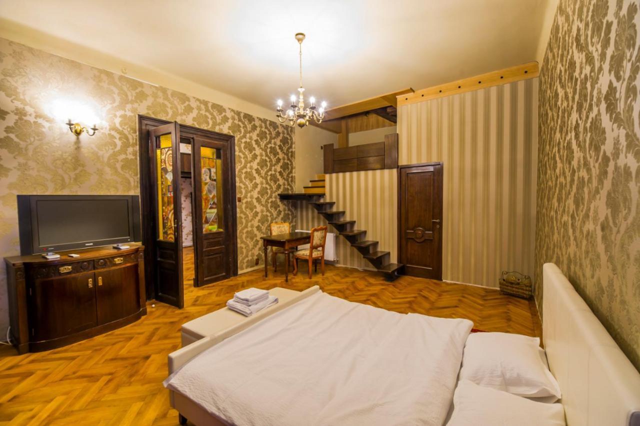 Aristocrat Vintage Apartment Braşov Esterno foto