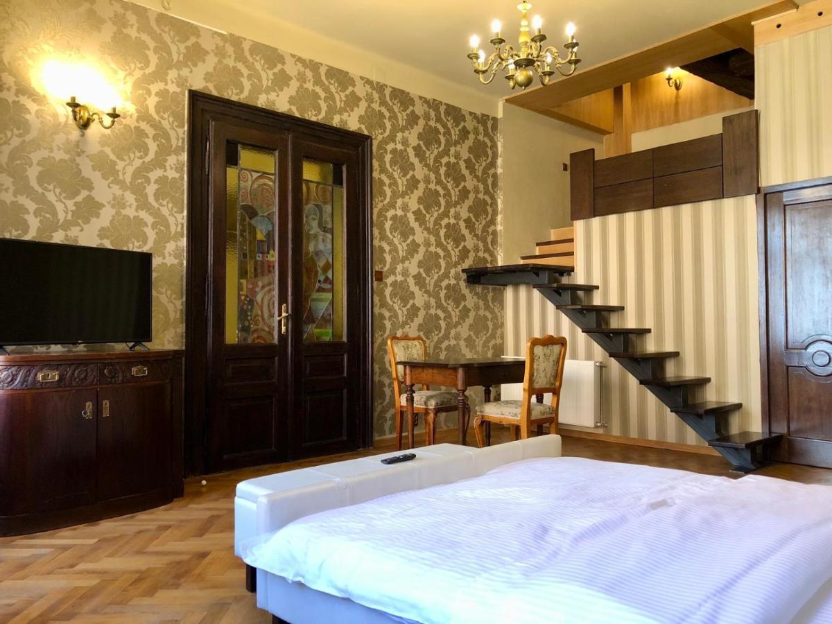 Aristocrat Vintage Apartment Braşov Esterno foto