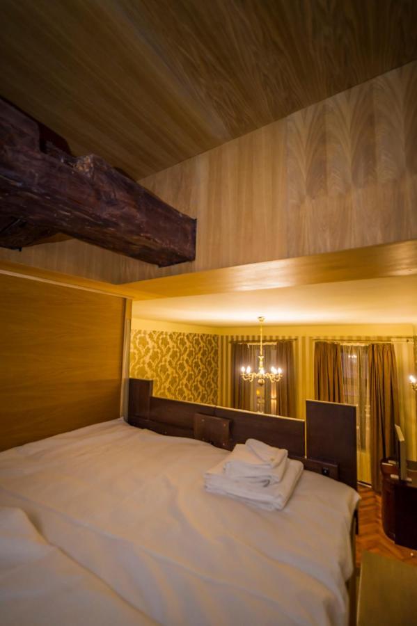 Aristocrat Vintage Apartment Braşov Esterno foto