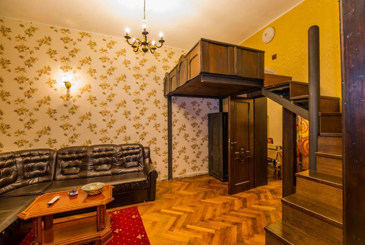 Aristocrat Vintage Apartment Braşov Esterno foto
