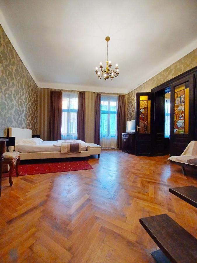 Aristocrat Vintage Apartment Braşov Esterno foto