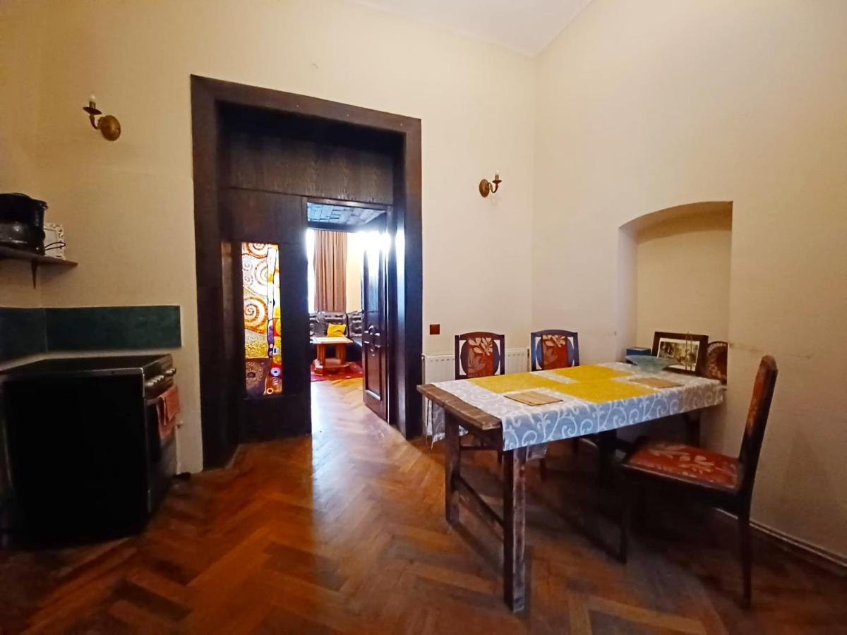Aristocrat Vintage Apartment Braşov Esterno foto